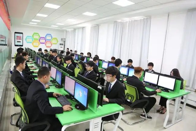 未来职校生会不会比本科更抢手